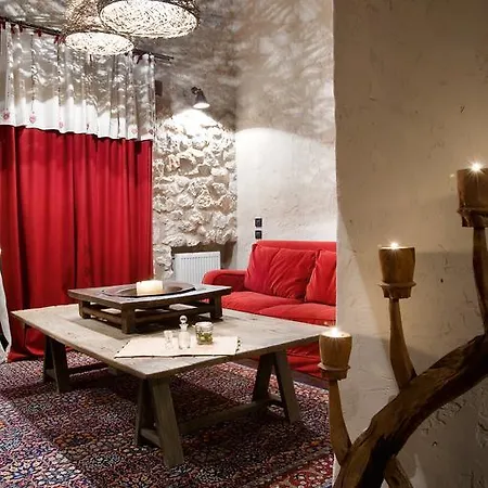 Konukevi Teresa Country Eptálofos